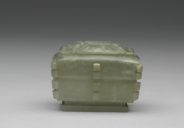 清 青玉雕花長方小盒